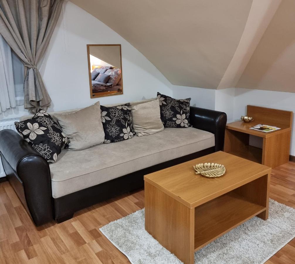 Relax Wellness Manzard Hajduszoboszlo Apartment Exterior photo